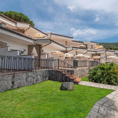 Hotel Baia Imperiale Spiaggia di Cavoli Екстер'єр фото