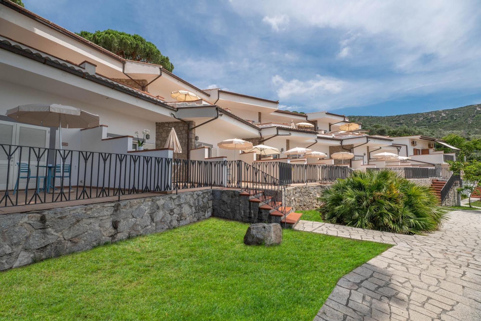 Hotel Baia Imperiale Spiaggia di Cavoli Екстер'єр фото